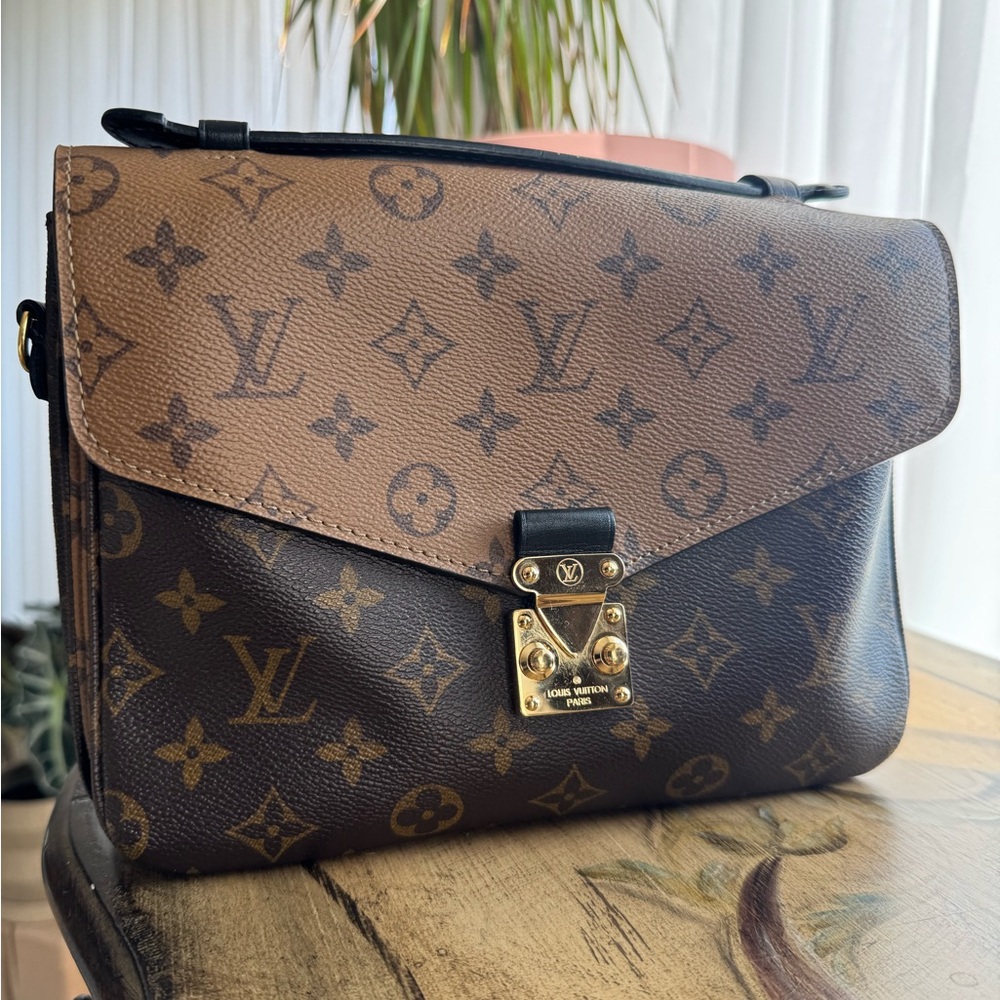 Louis Vuitton Pochette Metis Shoulder Bag Brown Leather Monogram Reverse Coated